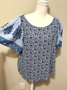 Lucky Brand Blue Floral Scoop Neck Women's Top